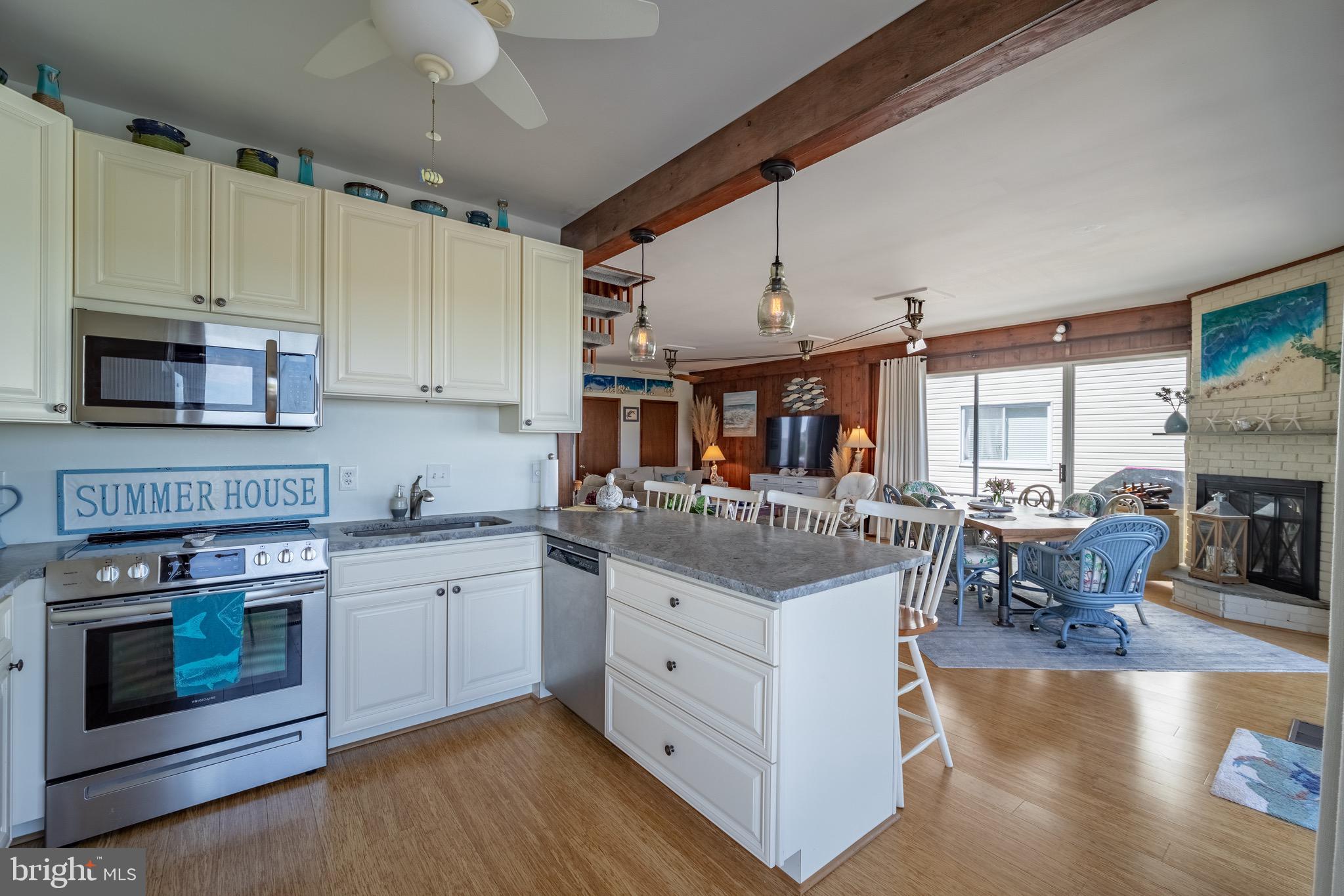 BAYSIDE KEYS - Residential