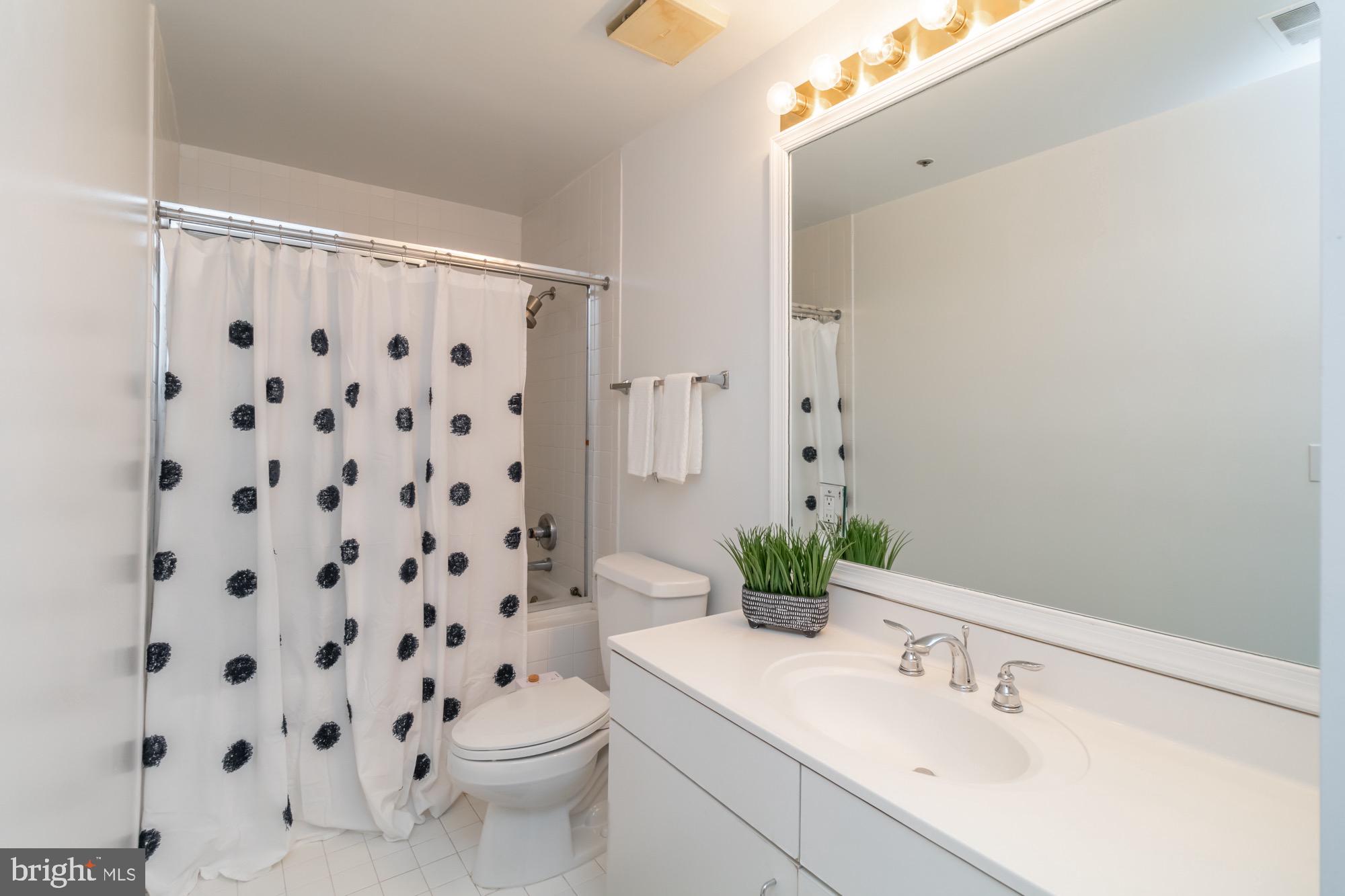 HARBORVIEW CONDOMINIUMS - Residential