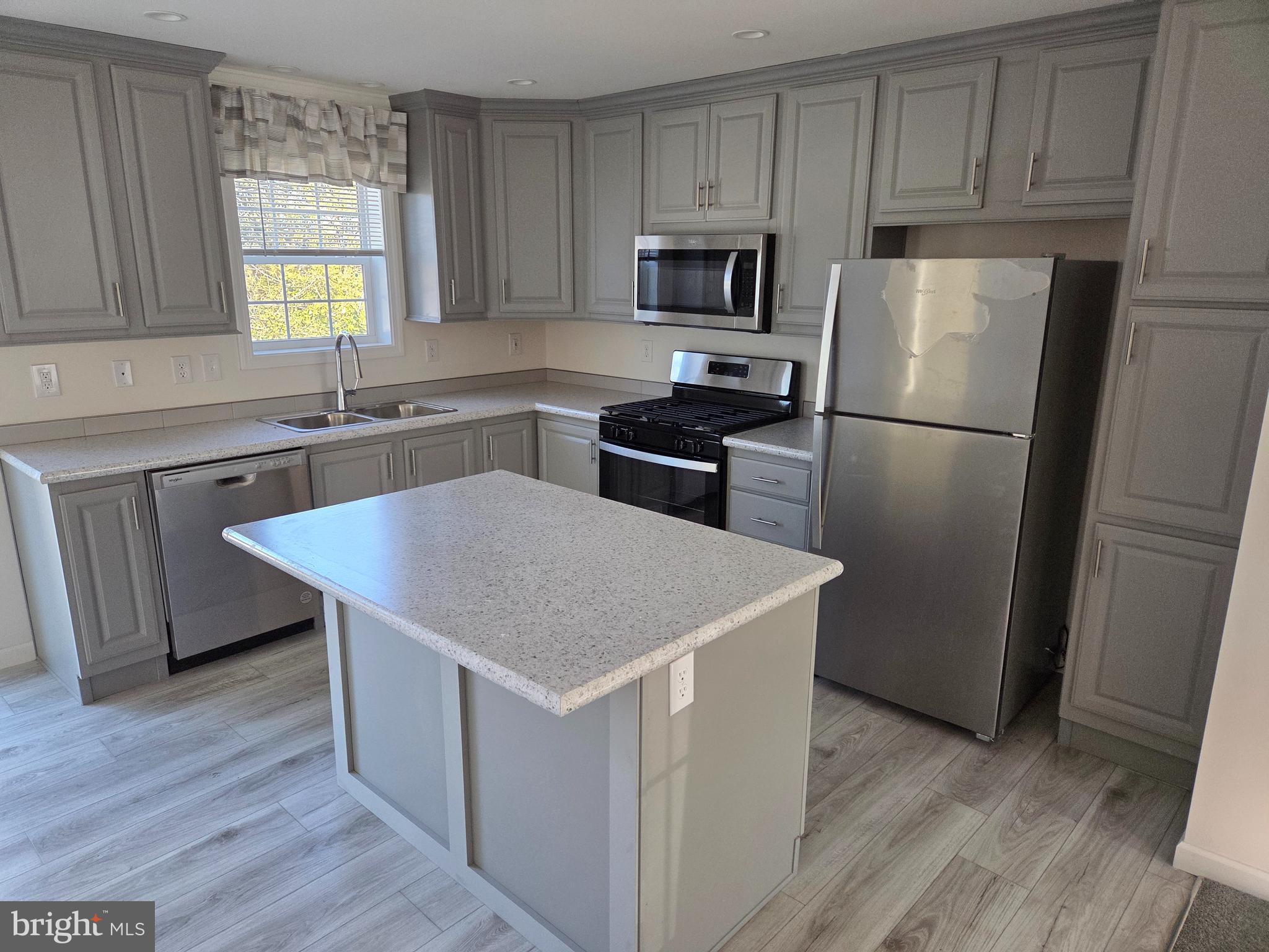 MELODYLAKESCNTRYCLUB - Residential