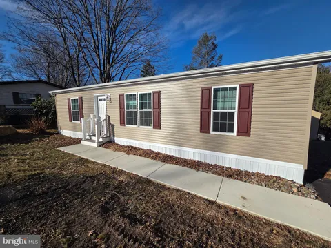 10 Woodedge Drive, Quakertown, PA MLS: PABU2114418