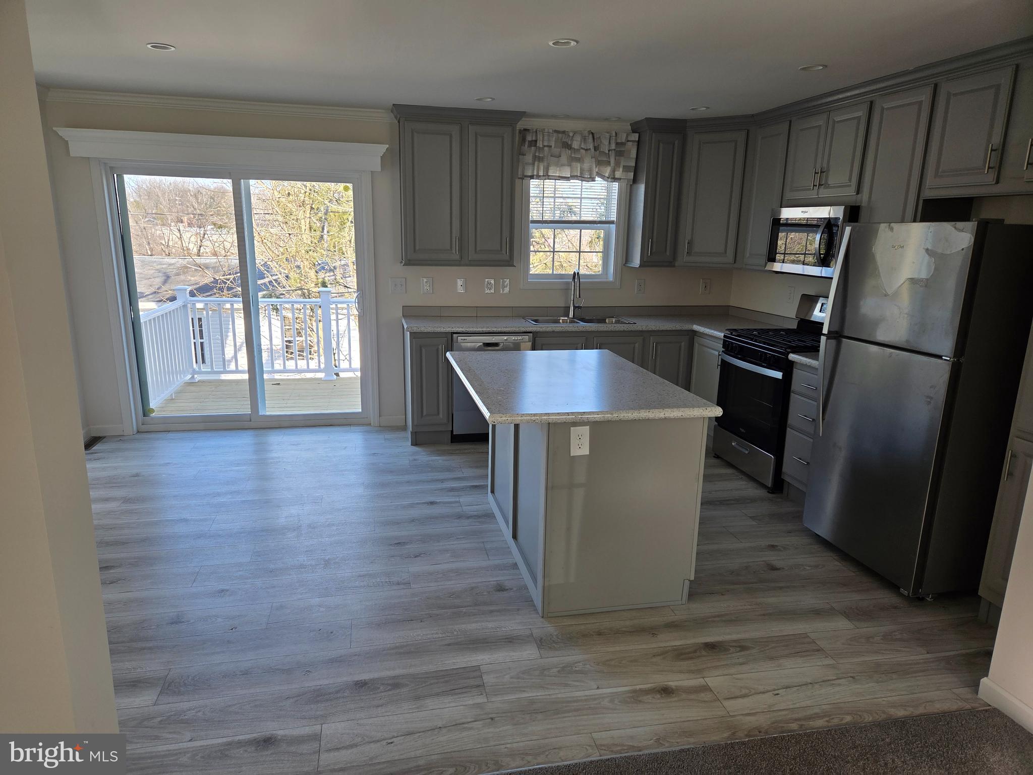 MELODYLAKESCNTRYCLUB - Residential