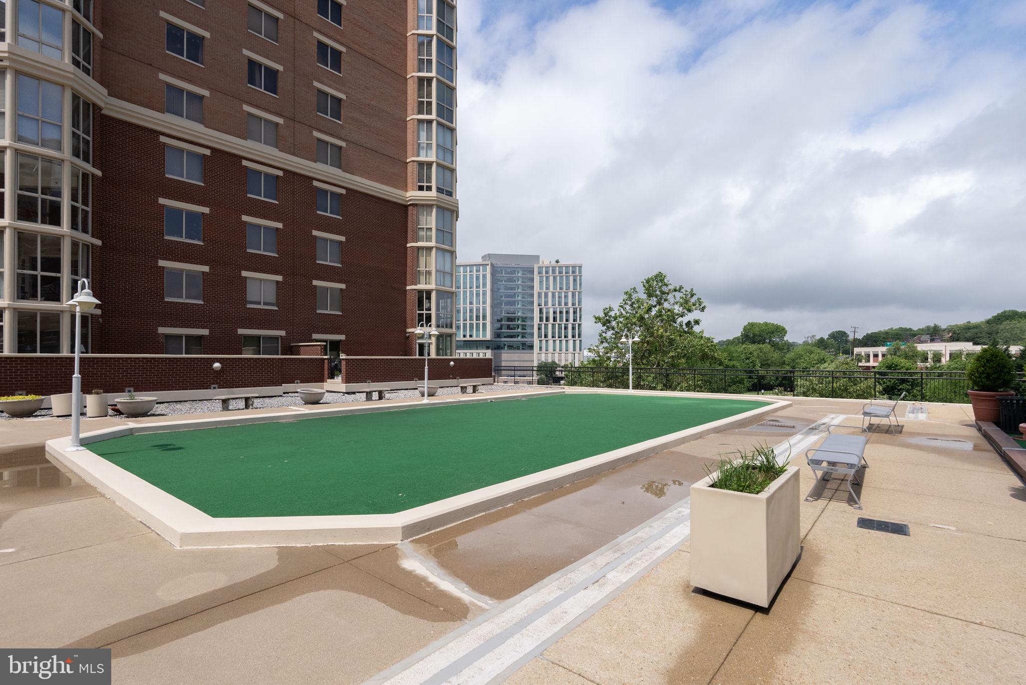 CARLYLE TOWERS - Residential