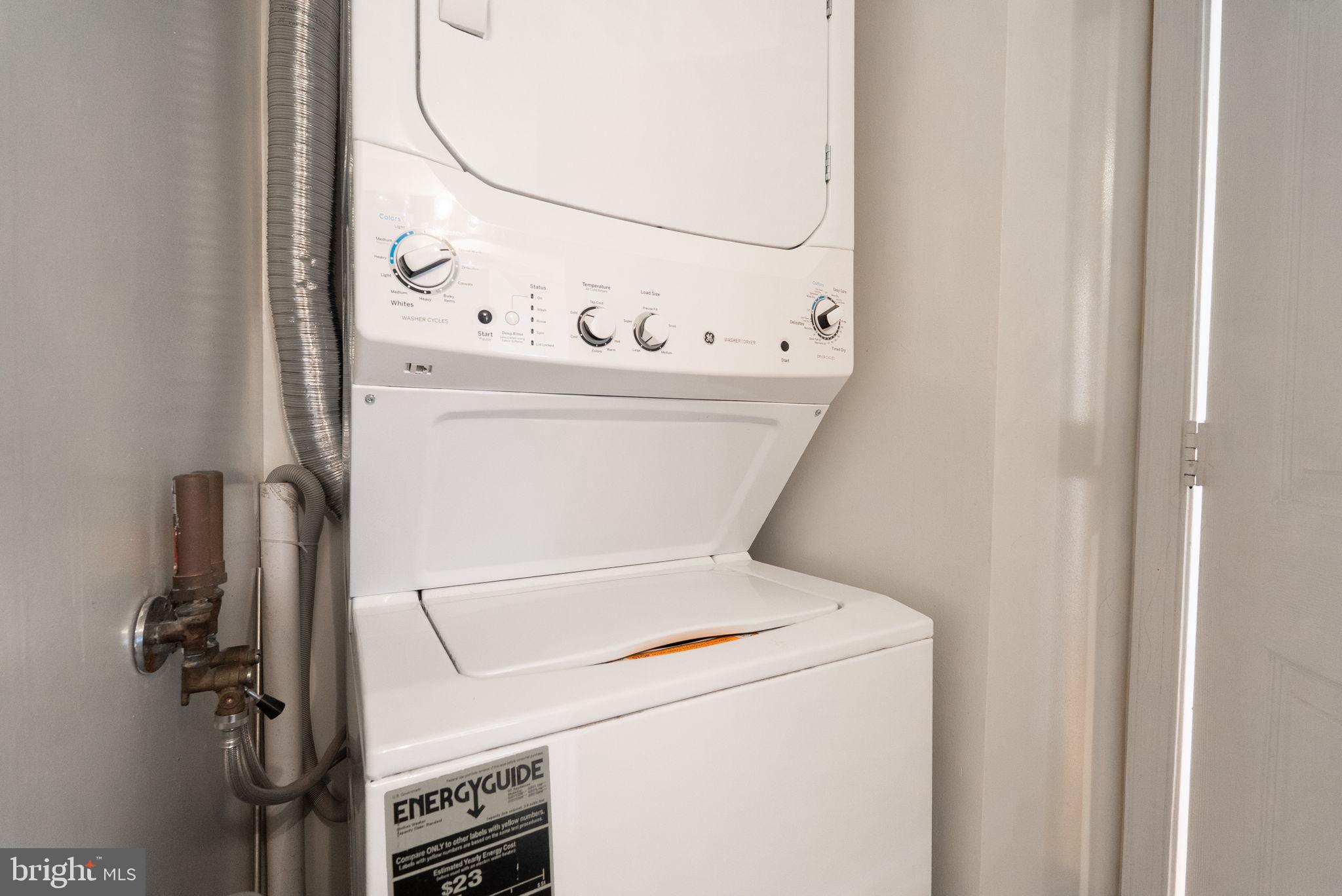 CARLYLE TOWERS - Residential