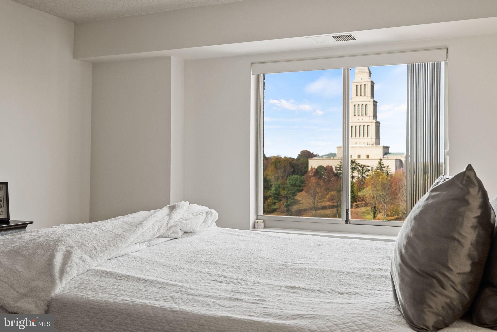 CARLYLE TOWERS - Residential