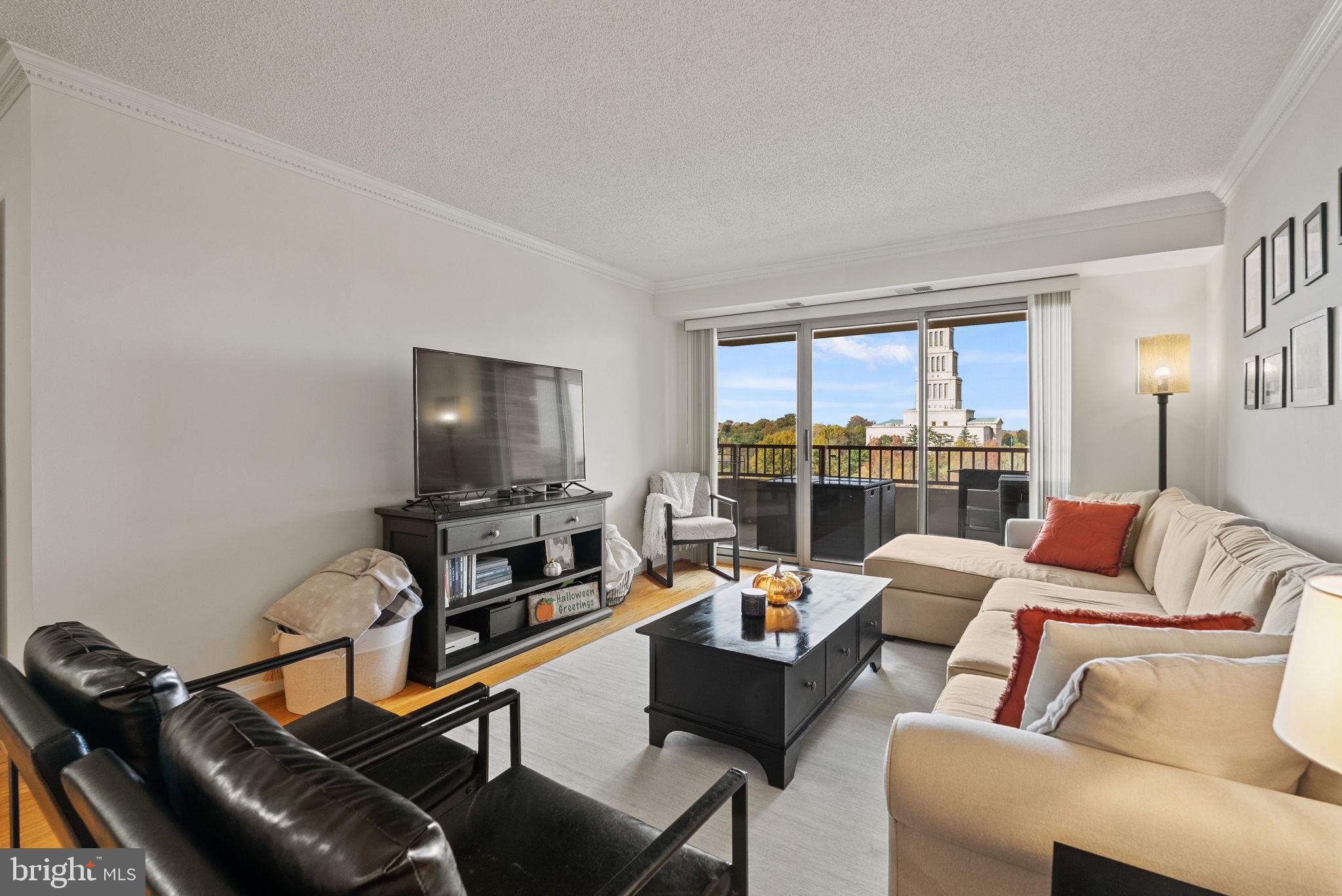 CARLYLE TOWERS - Residential