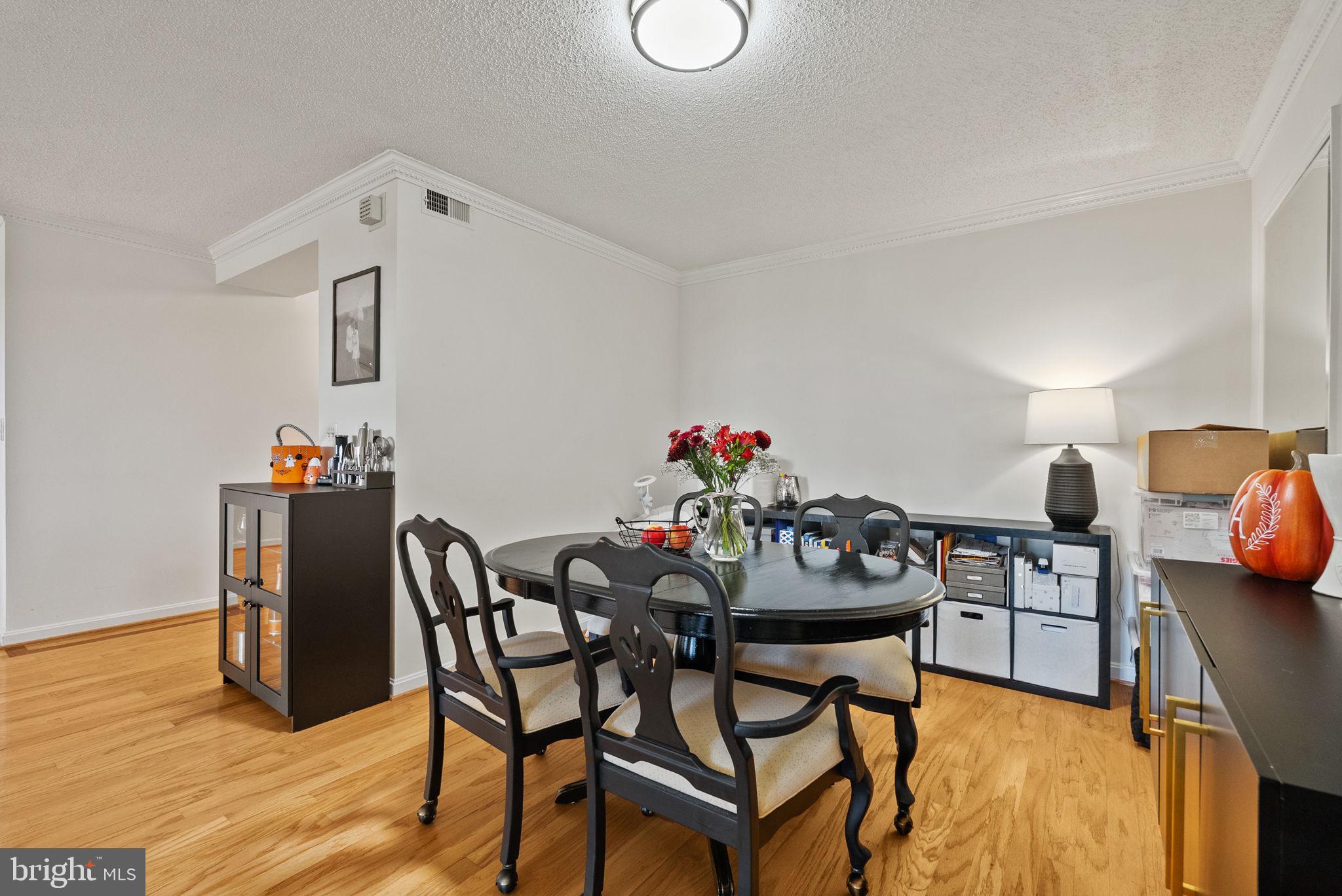 CARLYLE TOWERS - Residential