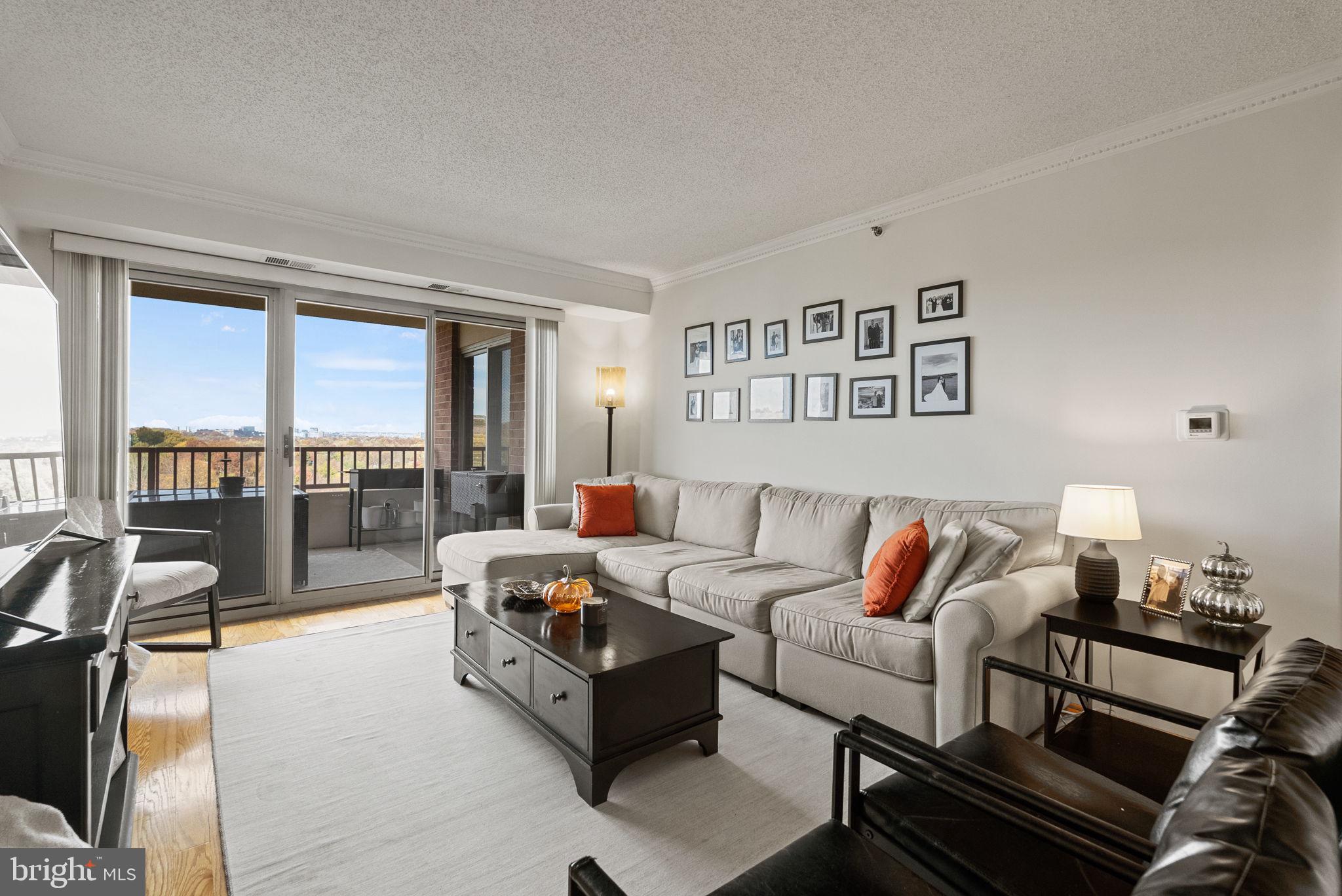 CARLYLE TOWERS - Residential