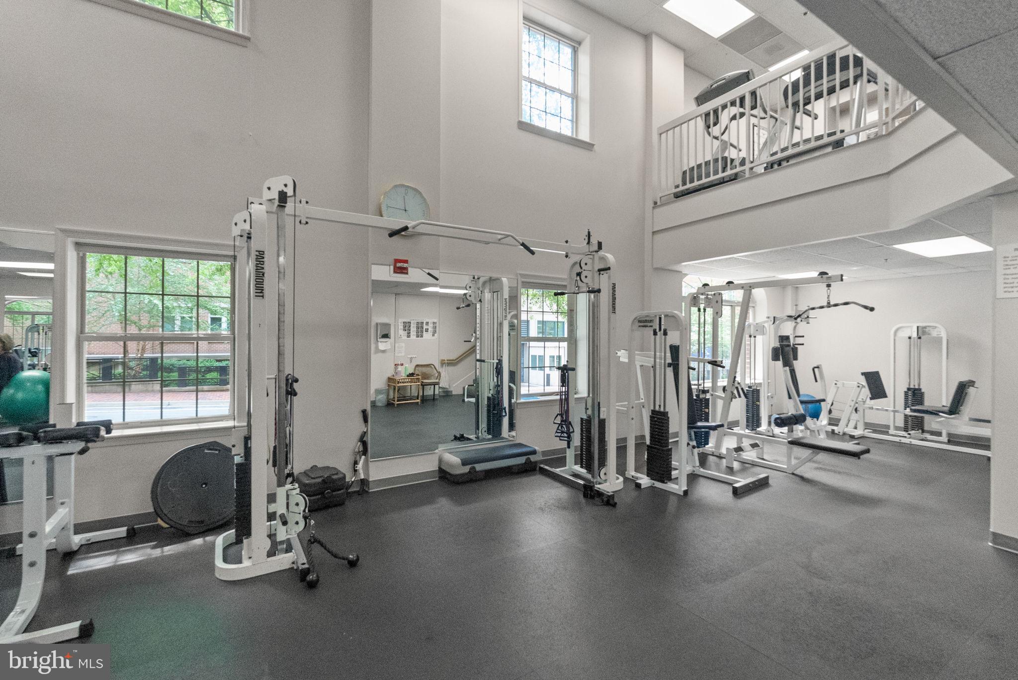 CARLYLE TOWERS - Residential