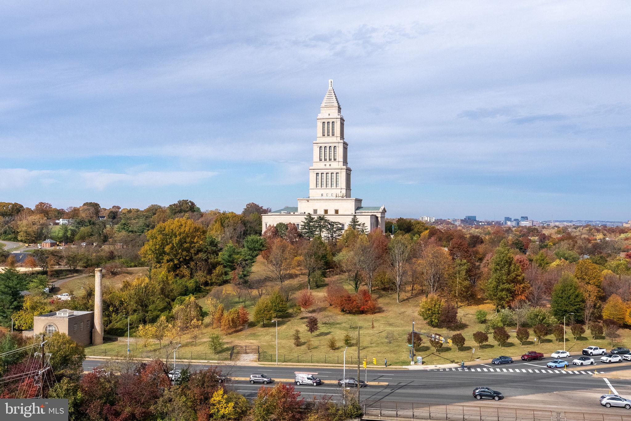 CARLYLE TOWERS - Residential