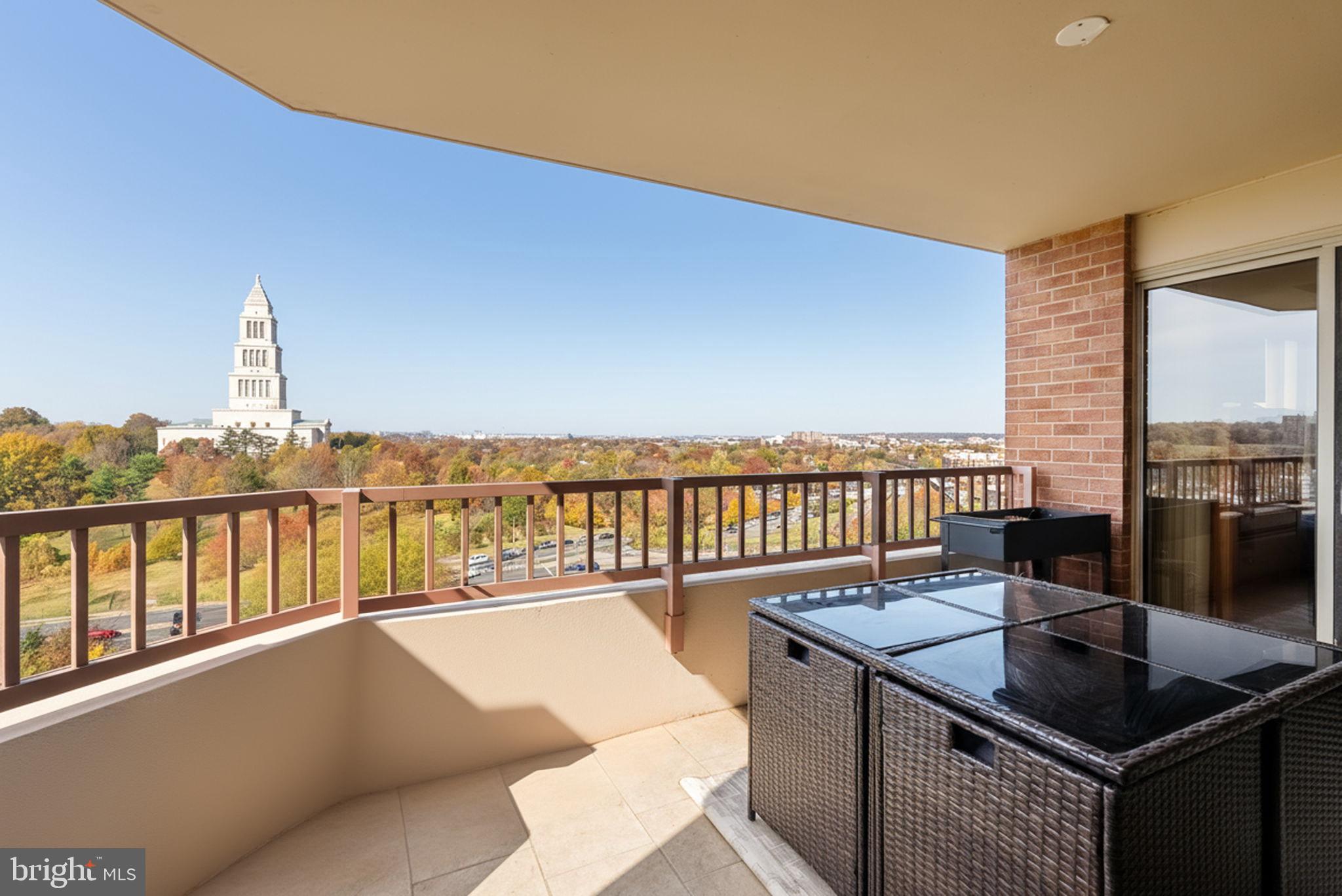 CARLYLE TOWERS - Residential