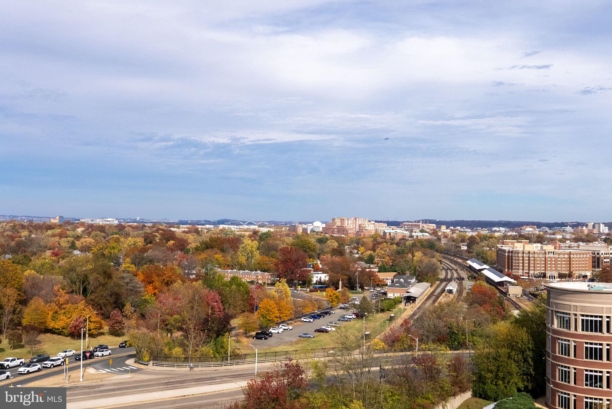 CARLYLE TOWERS - Residential