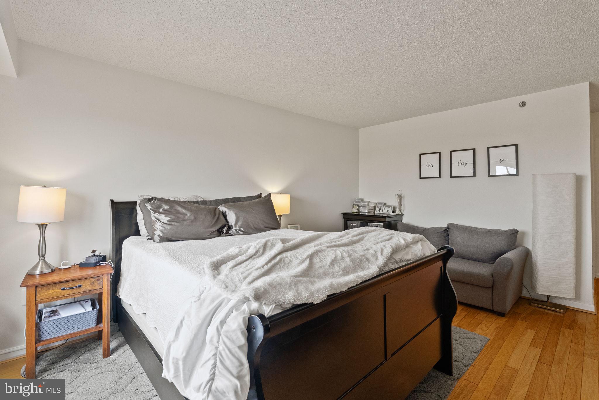 CARLYLE TOWERS - Residential