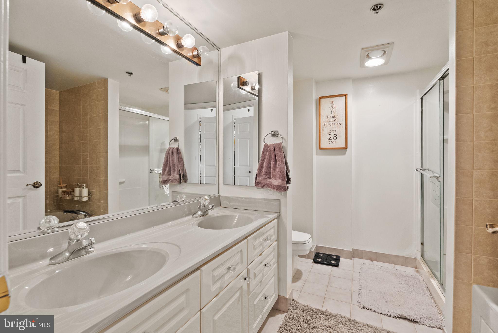 CARLYLE TOWERS - Residential