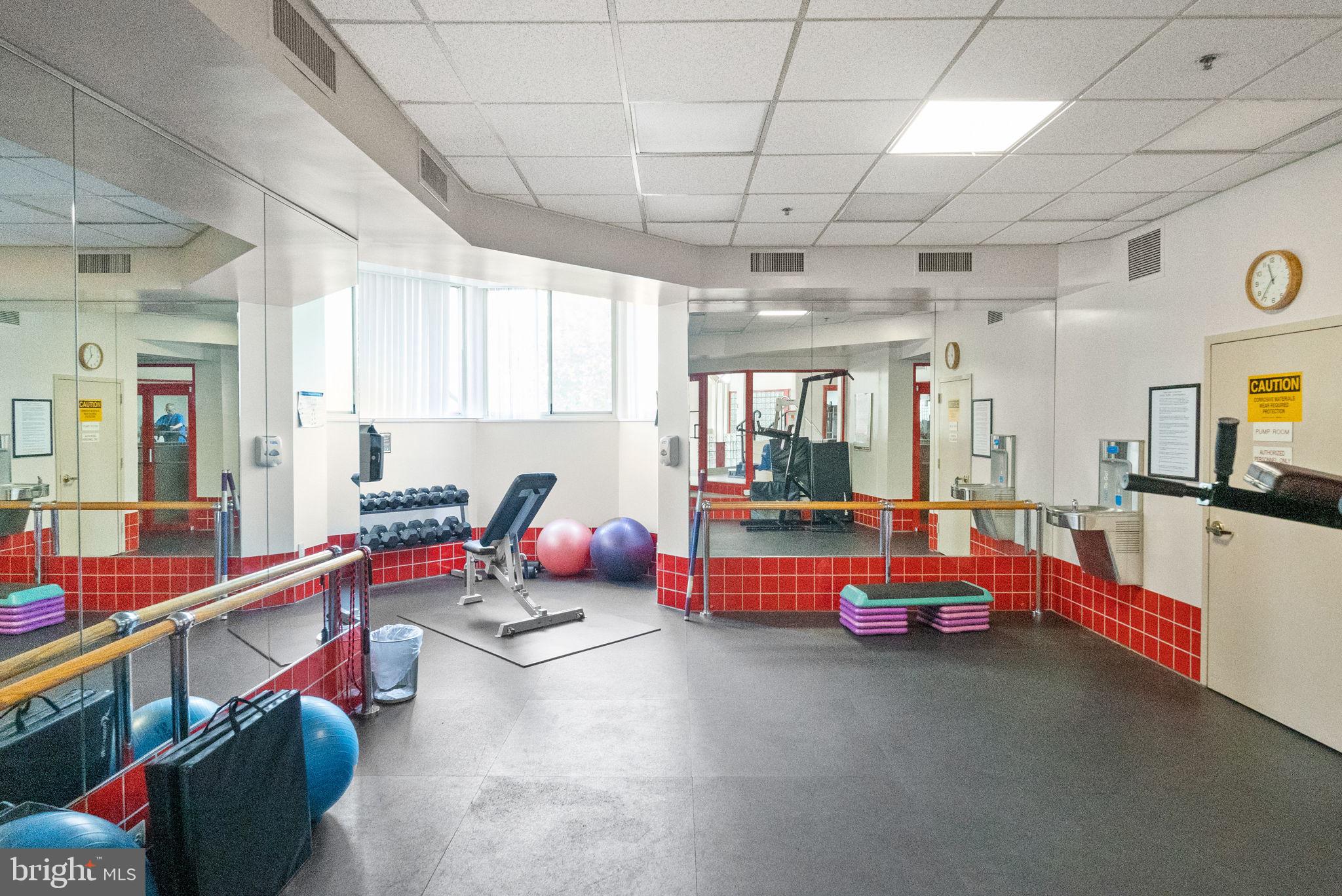 CARLYLE TOWERS - Residential