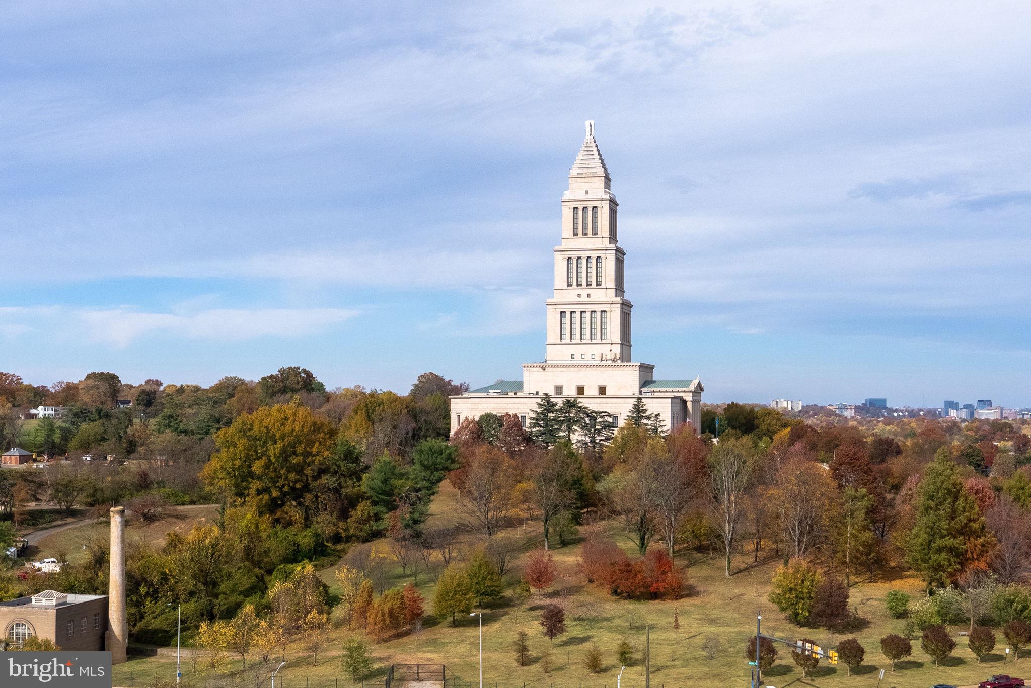 CARLYLE TOWERS - Residential