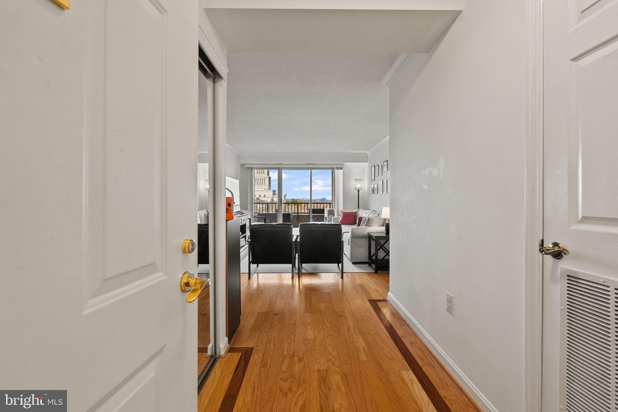 CARLYLE TOWERS - Residential