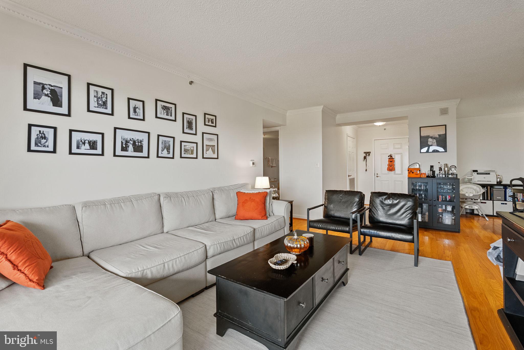 CARLYLE TOWERS - Residential