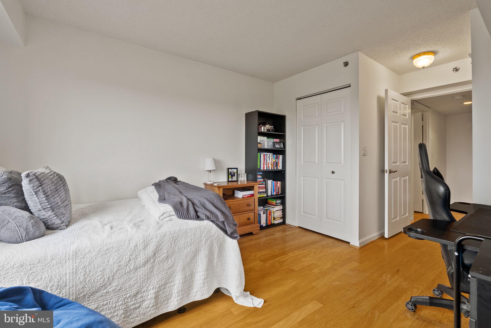 CARLYLE TOWERS - Residential