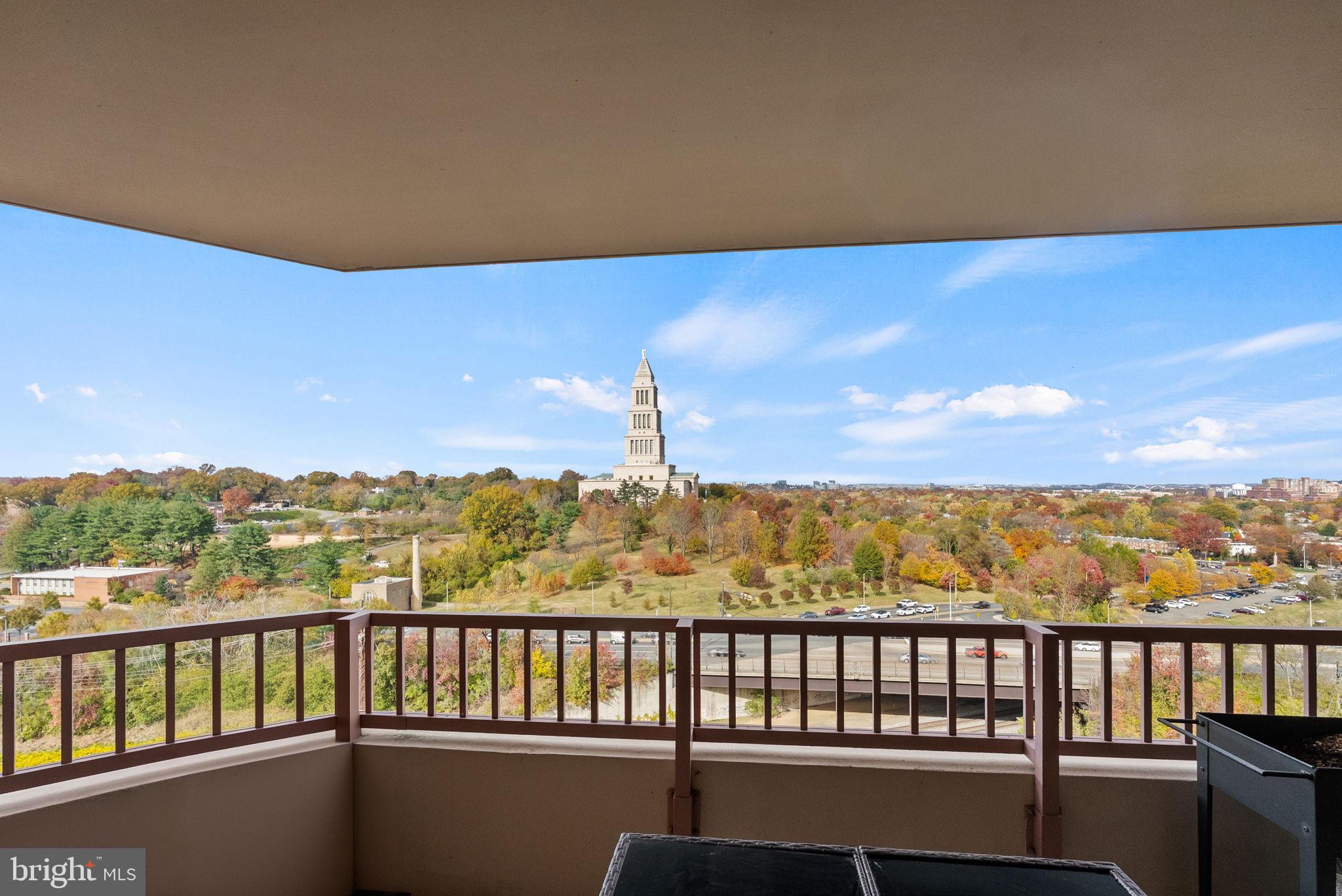 CARLYLE TOWERS - Residential