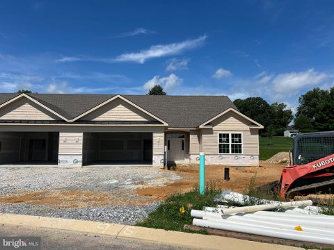 Townhouse For Sale - 628 Bluff Stone Drive #9<br/> York County, New York, PA 17402