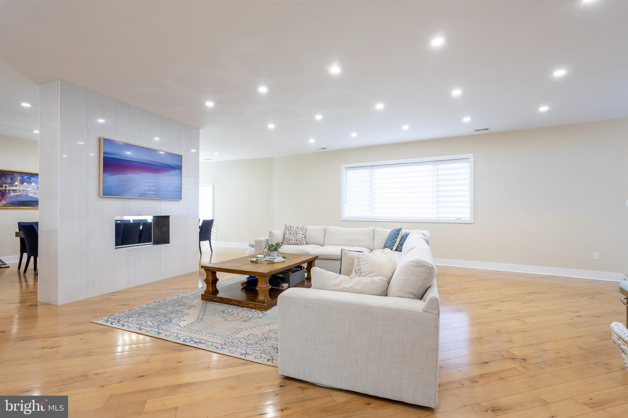 BARTON OAKS - Residential