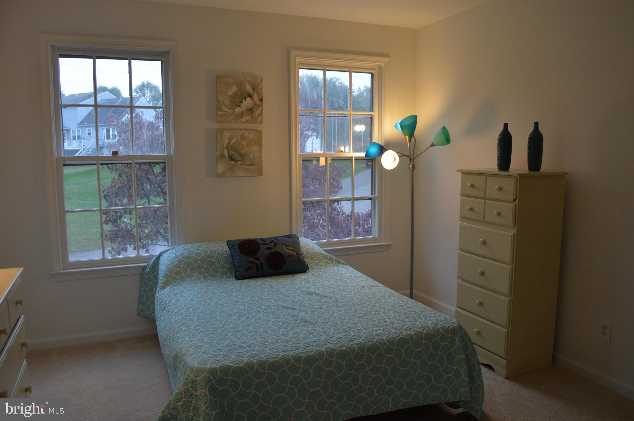 COUNTRY ROADS - Residential