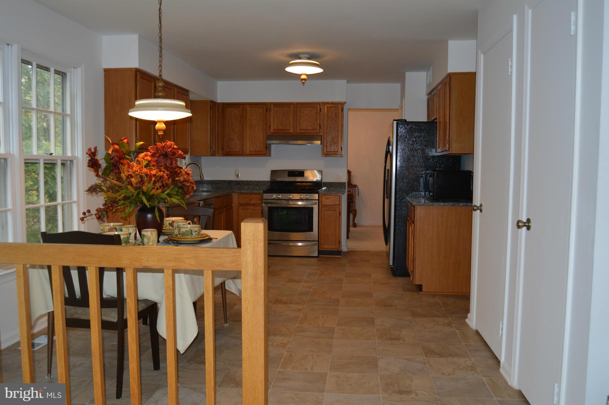 COUNTRY ROADS - Residential