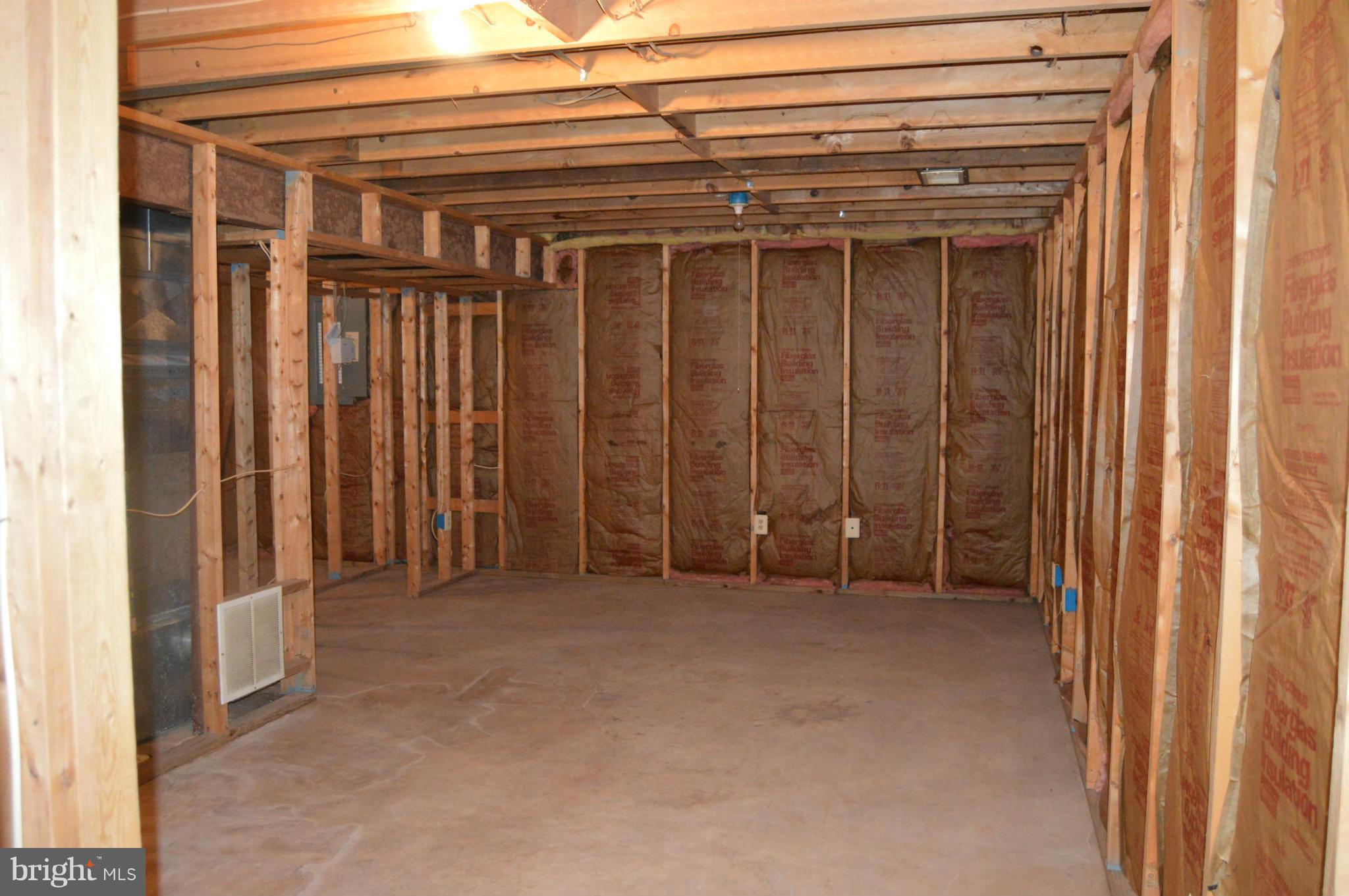 COUNTRY ROADS - Residential