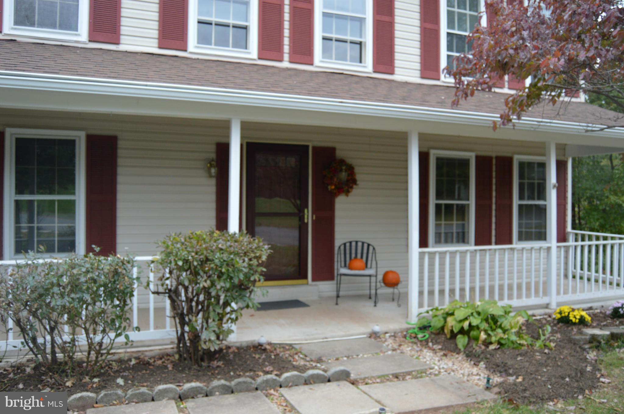 COUNTRY ROADS - Residential