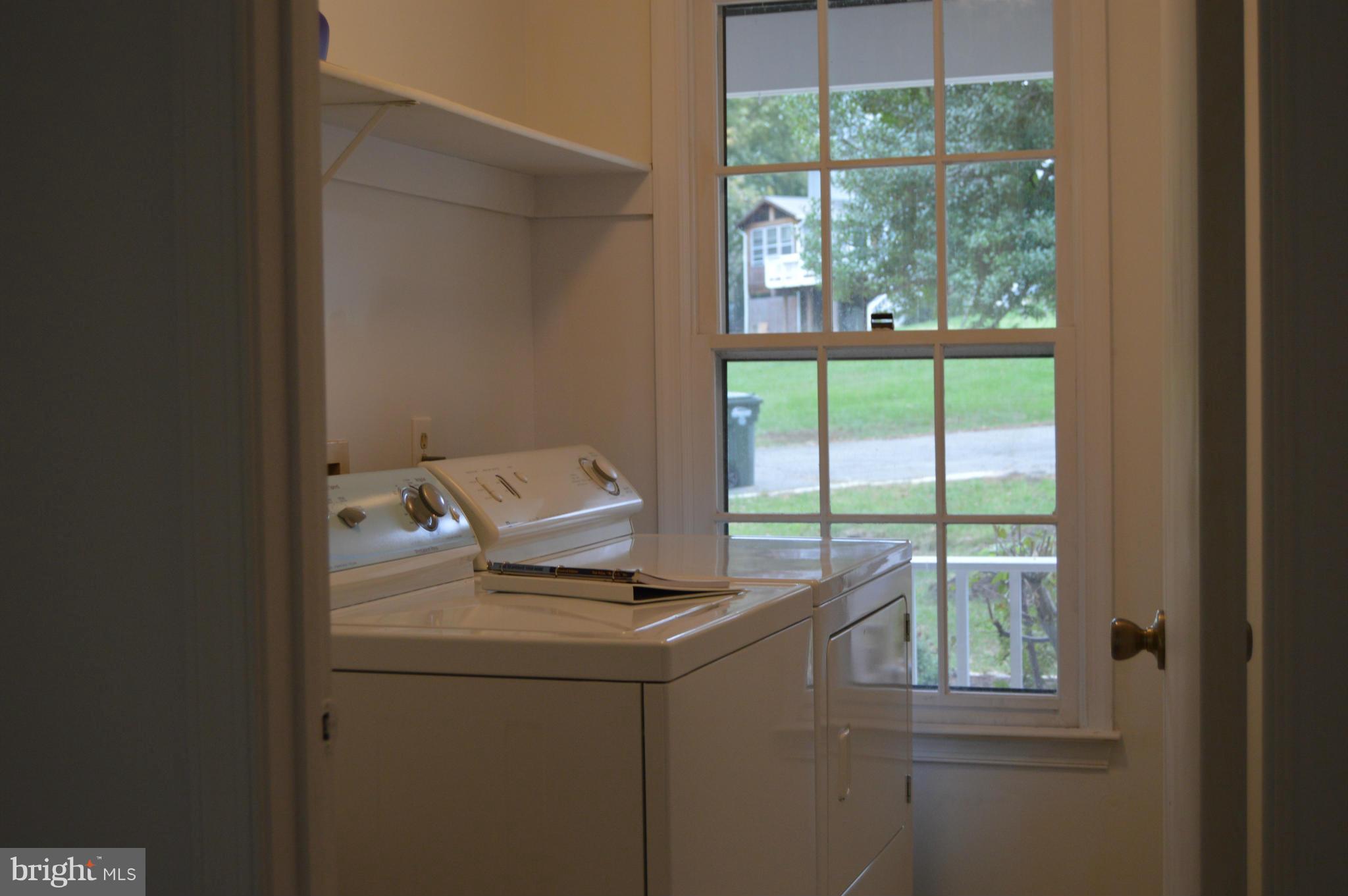 COUNTRY ROADS - Residential