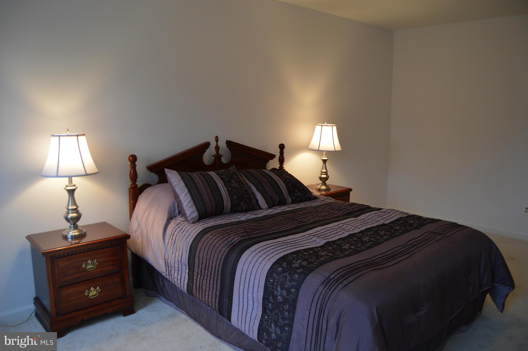 COUNTRY ROADS - Residential