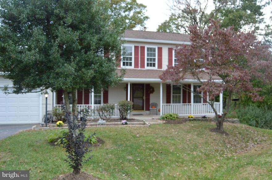 Bright and spacious 3 level Colonial on a Cul de sac. Open Floor Plan. 4 bdrms, 2.5 Bths. 1/3+ ac. Backs to parkland/woods. New Floors/carpeting. Deck. W/D mn-Level. New painting. Plenty of parking. Basement level w 2 sliding doors, partially fin and rough-in. Move in and enjoy the holidays!. 5 minutes to downtown, VRE, Parkway, Harris Teeter and Retail Center. Neighborhood pool. Shows Well!