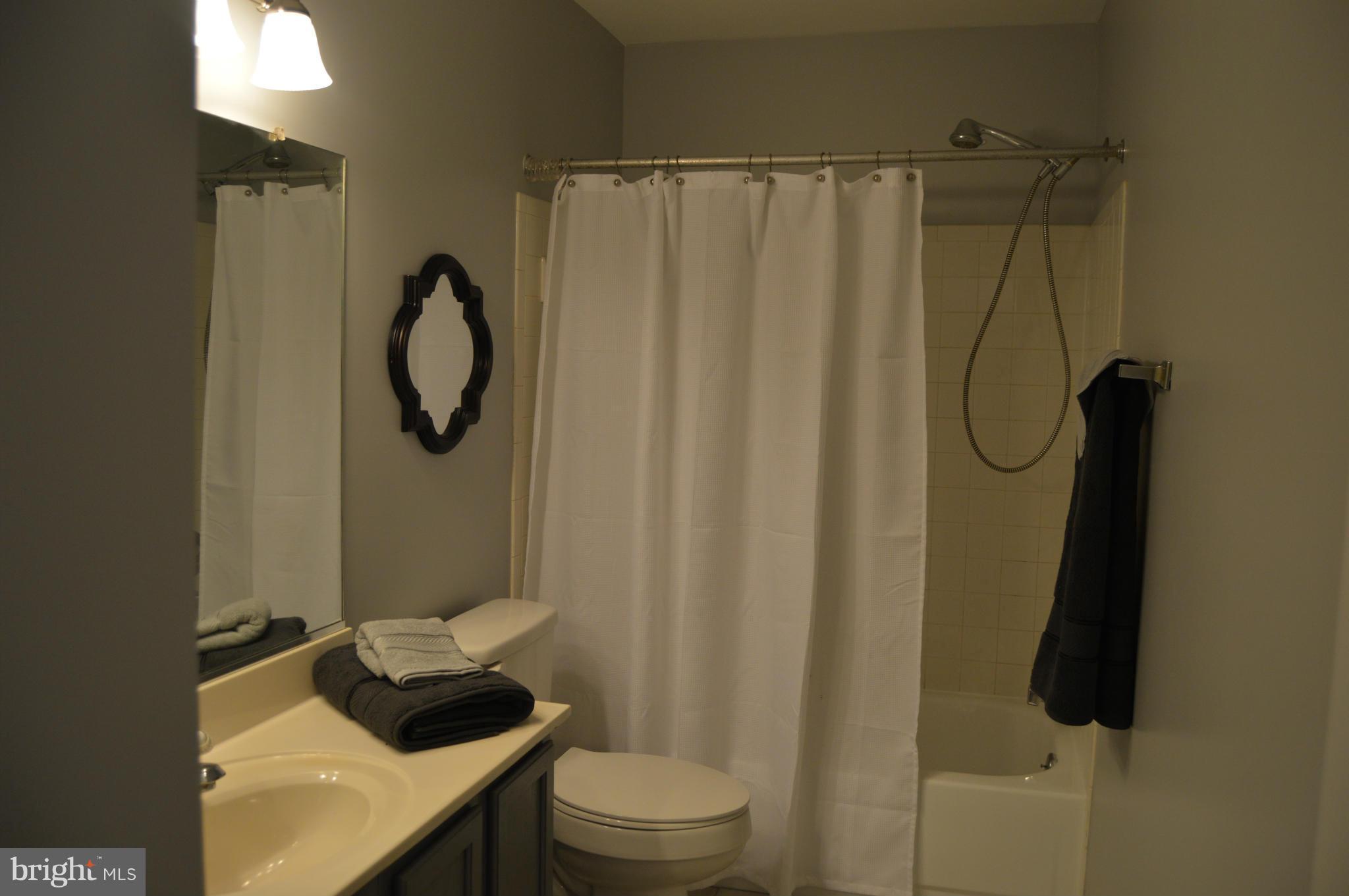 COUNTRY ROADS - Residential