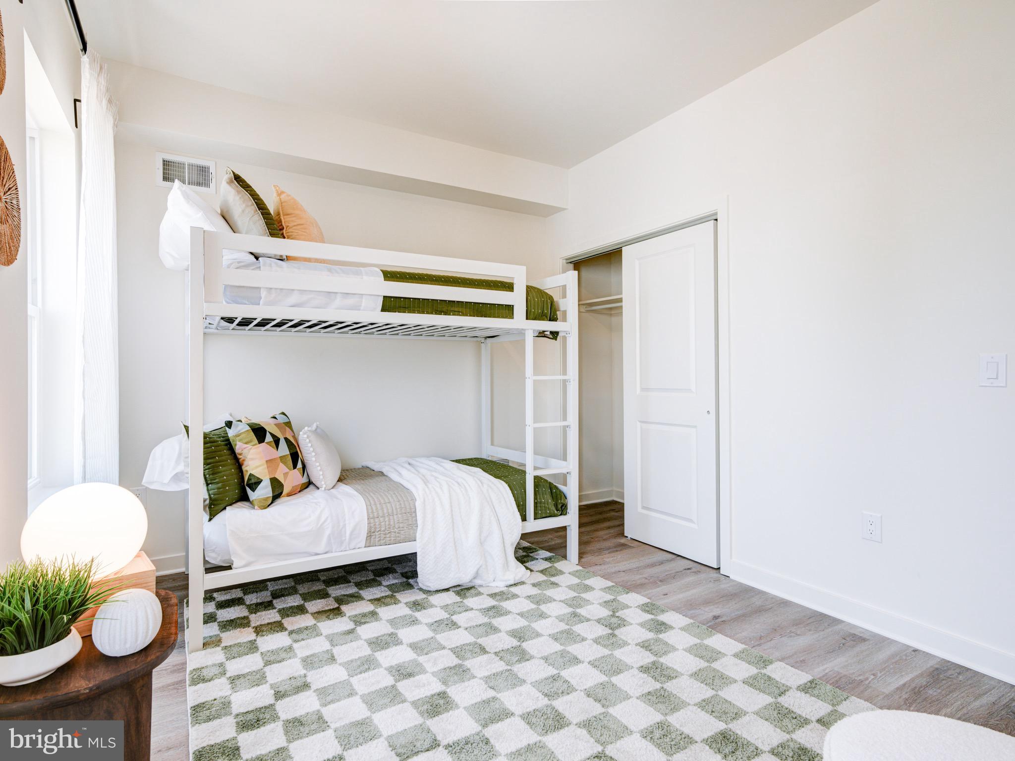 PORT RICHMOND - Residential