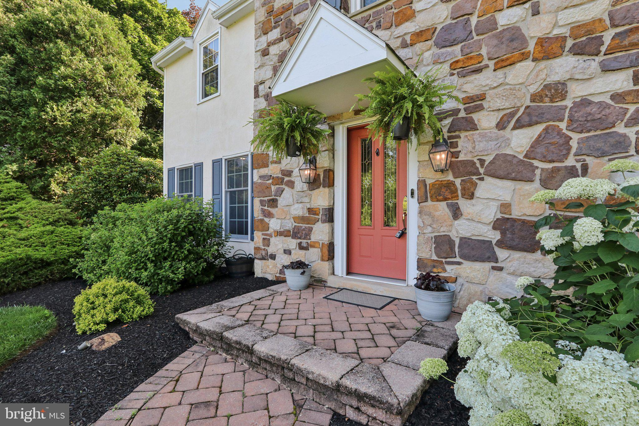 1118 DORSET DRIVE