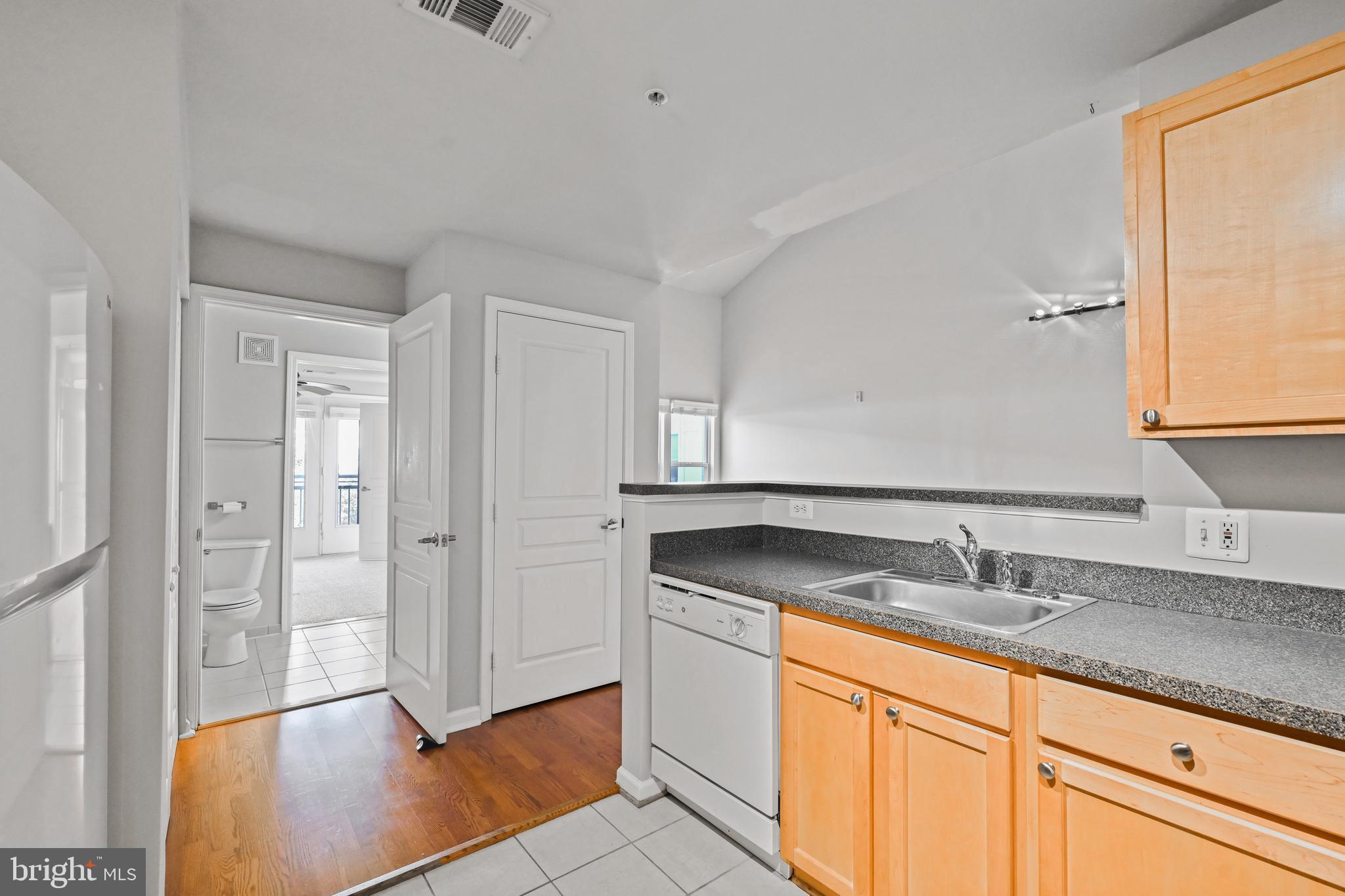 SAVOY AT RESTON TOWN CENTER - Residential Lease