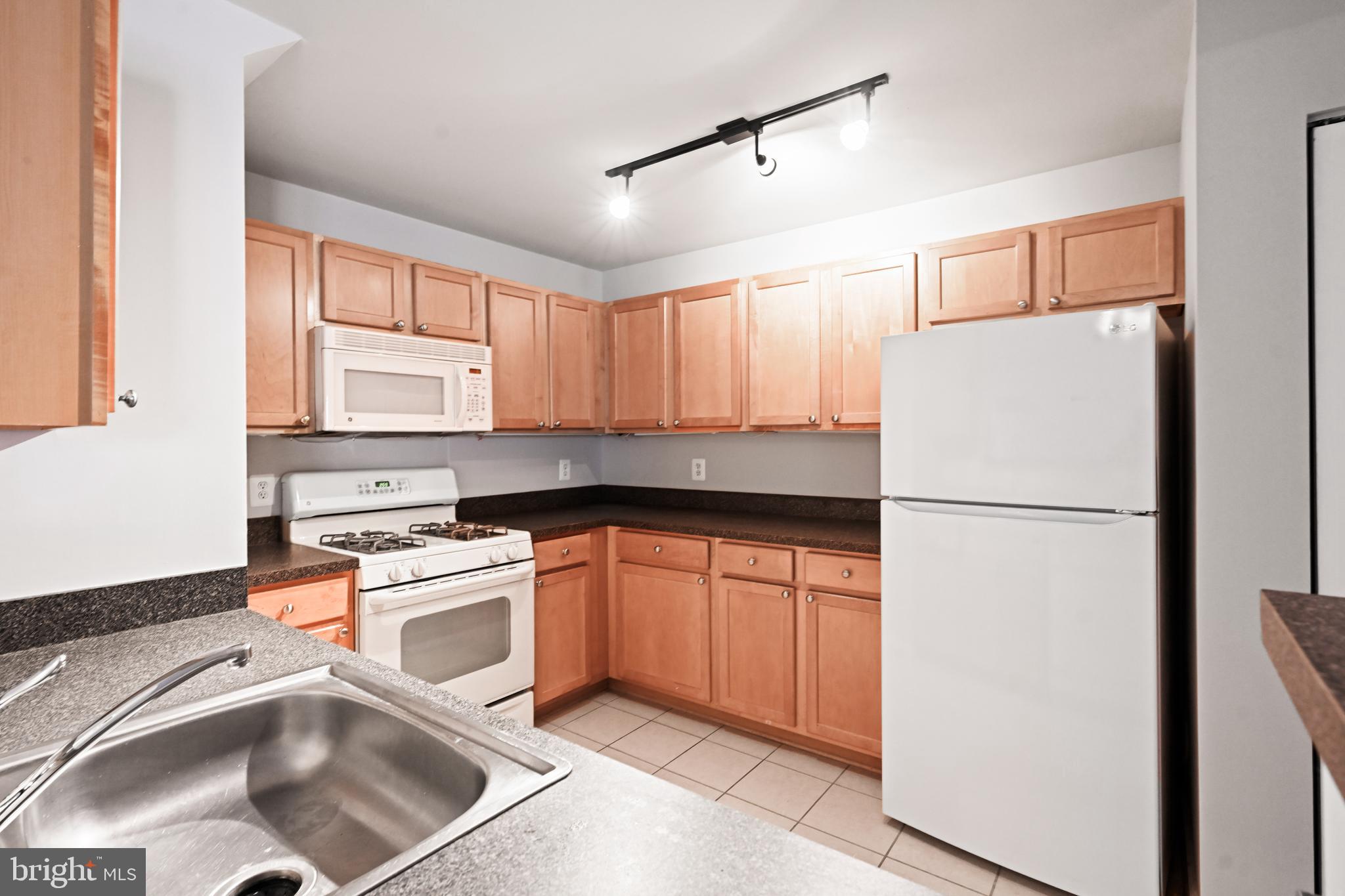 SAVOY AT RESTON TOWN CENTER - Residential Lease