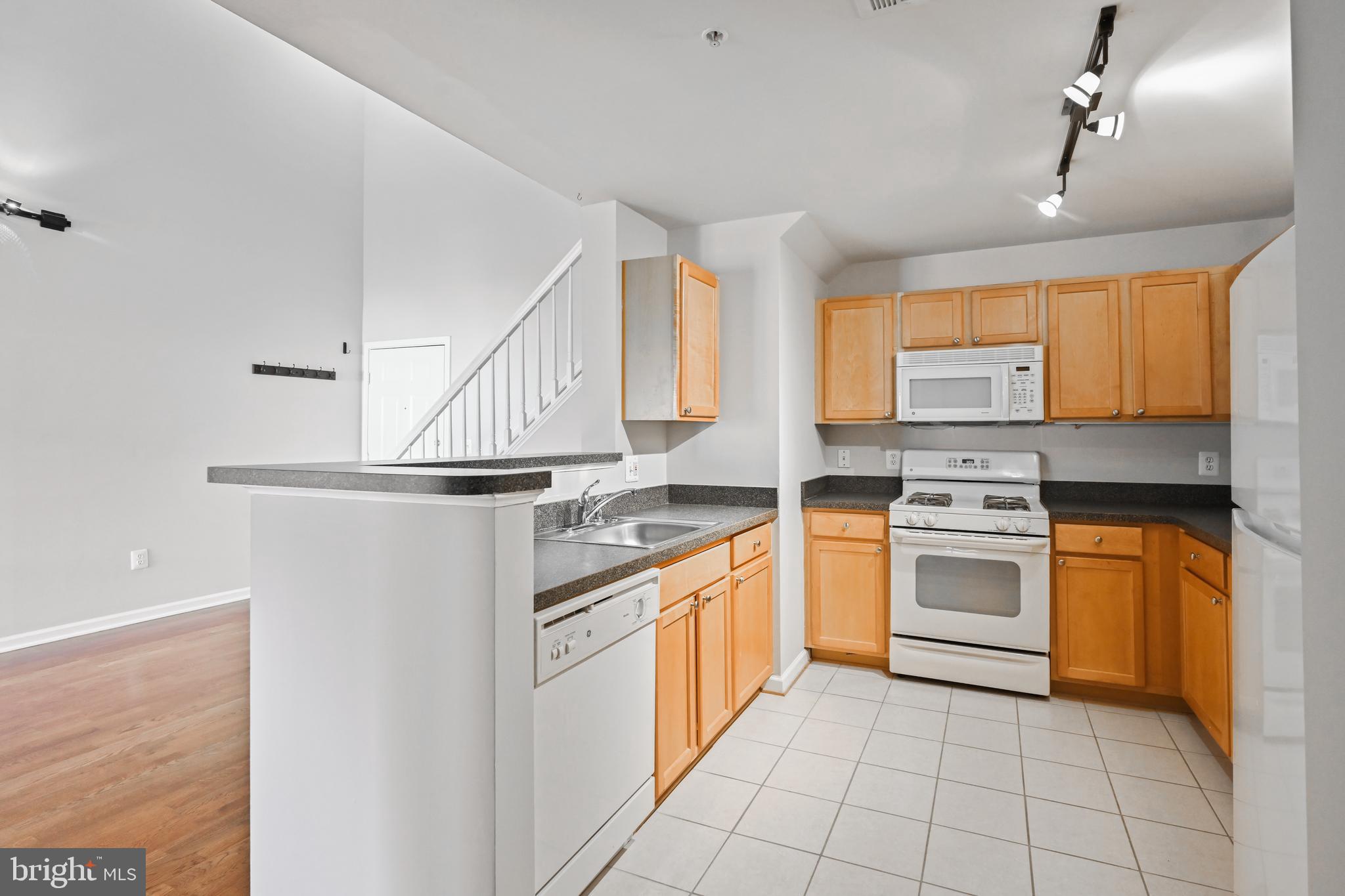 SAVOY AT RESTON TOWN CENTER - Residential Lease