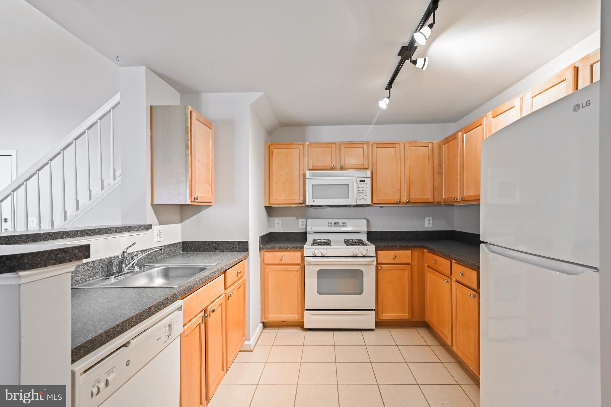 SAVOY AT RESTON TOWN CENTER - Residential Lease