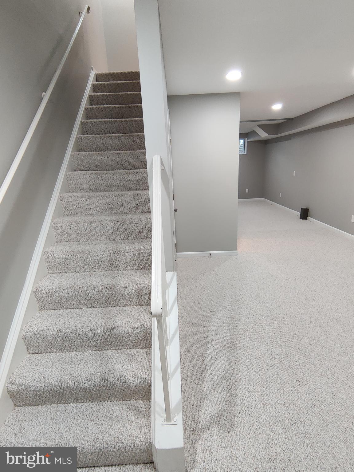 DUNDREE KNOLL - Residential Lease