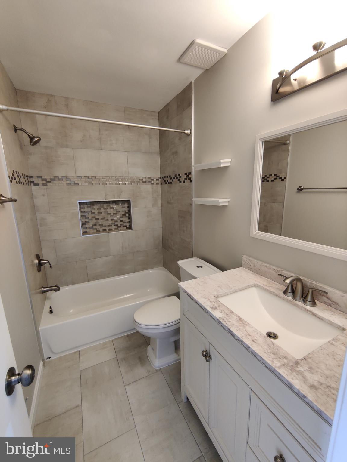 DUNDREE KNOLL - Residential Lease