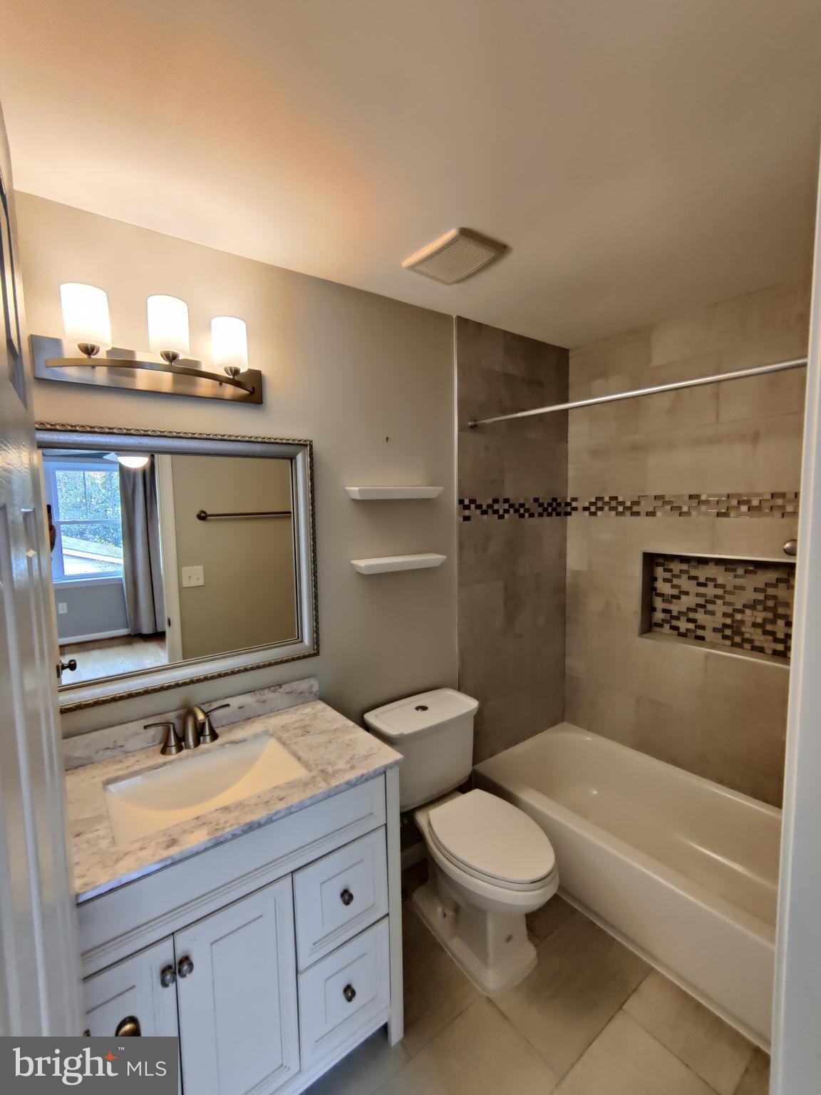 DUNDREE KNOLL - Residential Lease