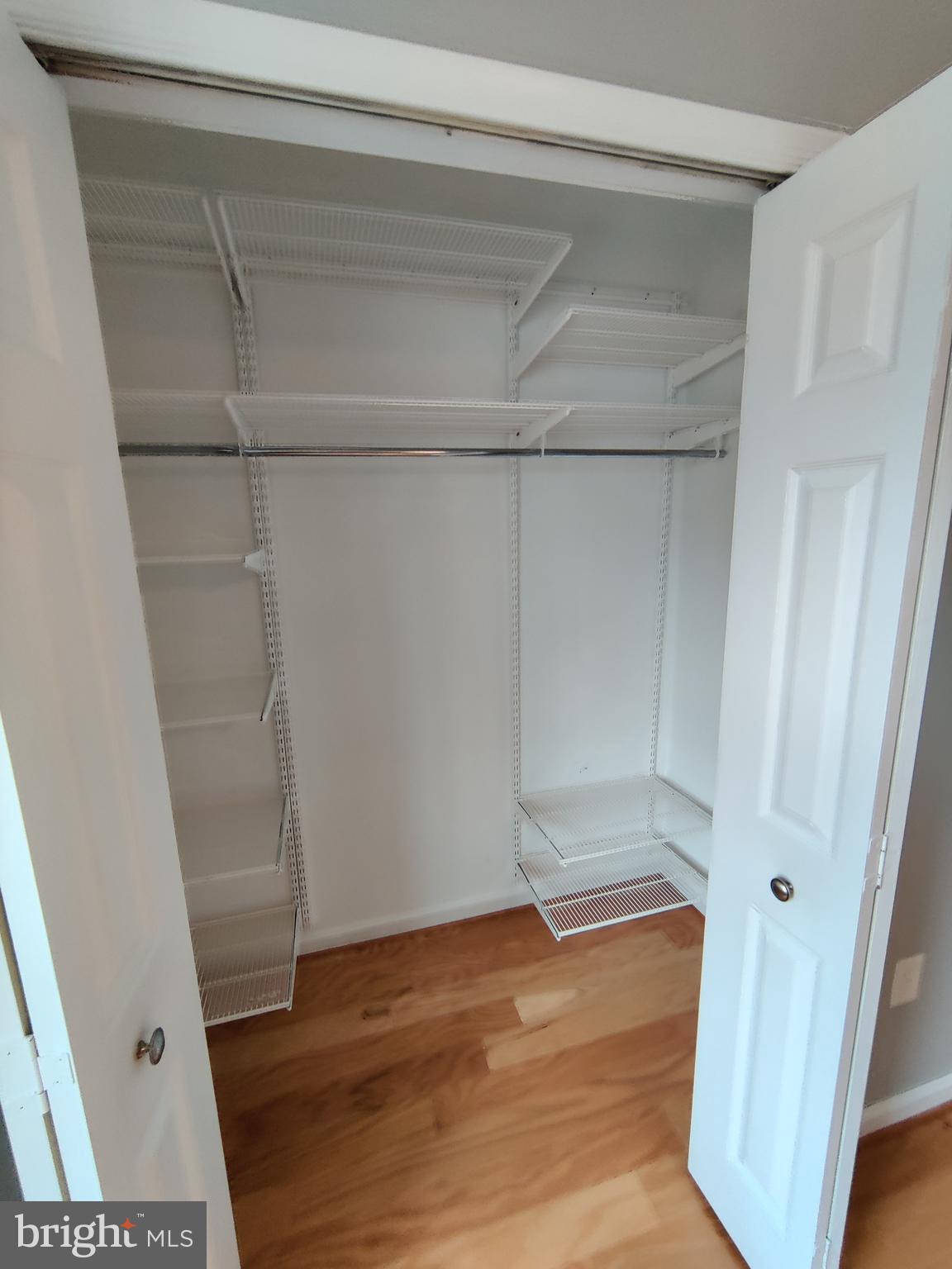 DUNDREE KNOLL - Residential Lease