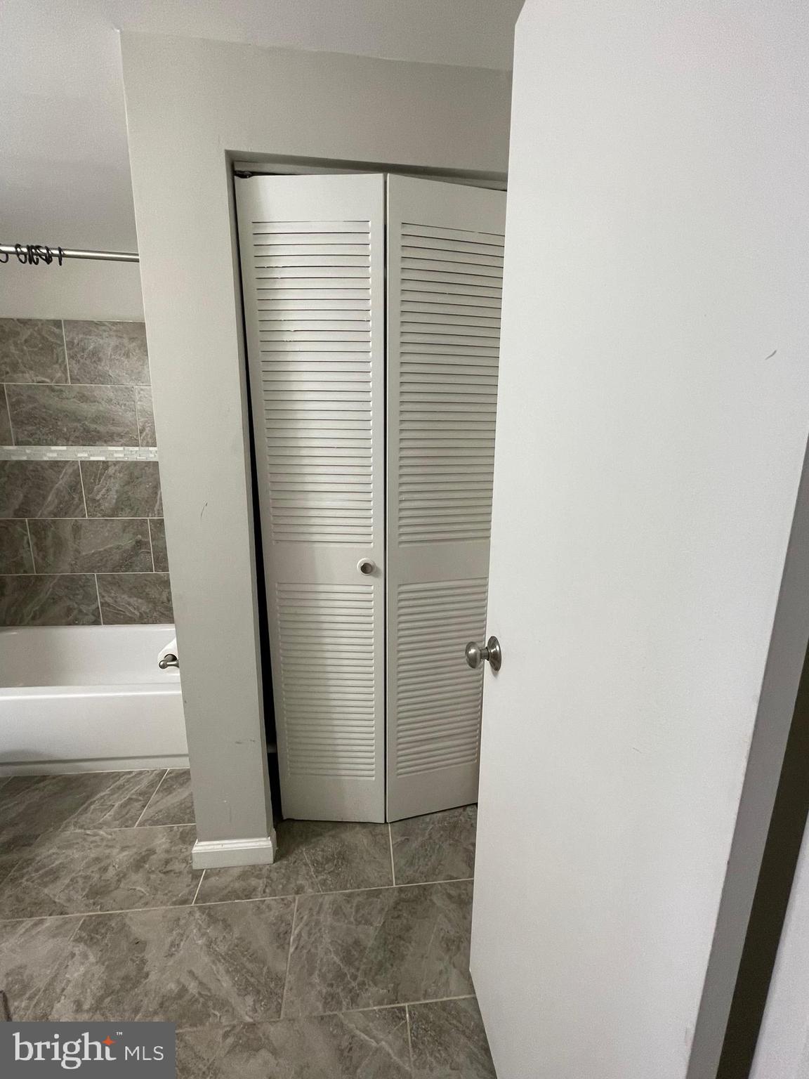 ESSEX PLACE - Residential