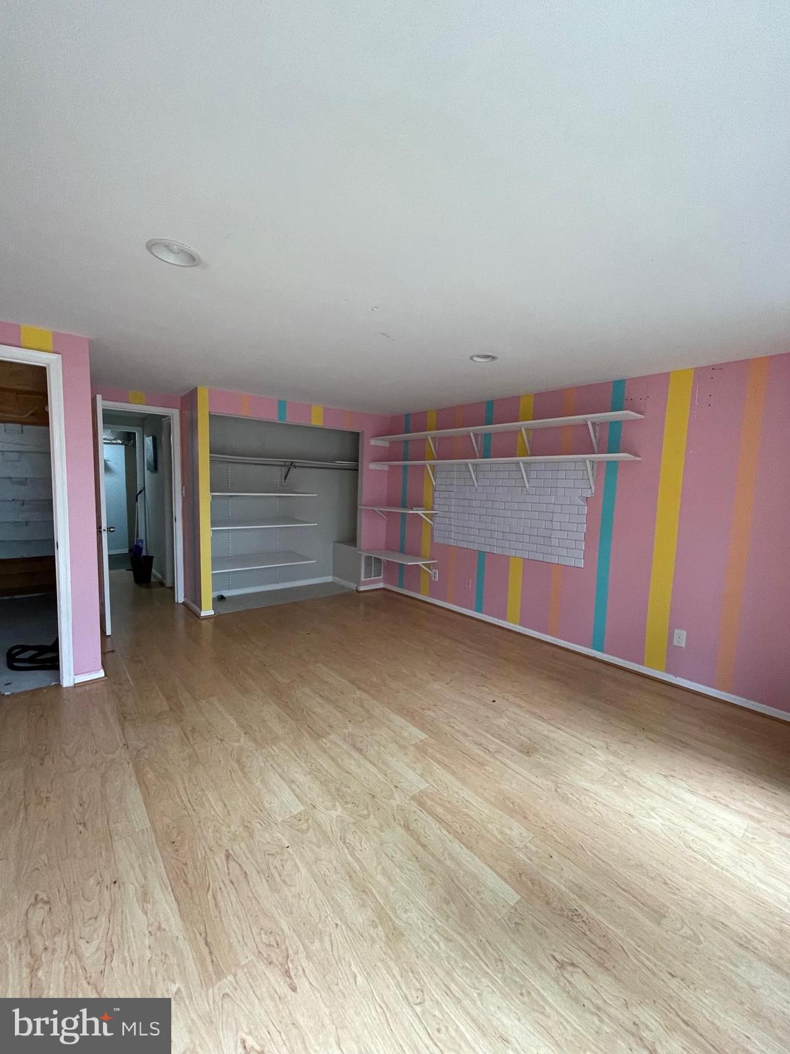 ESSEX PLACE - Residential