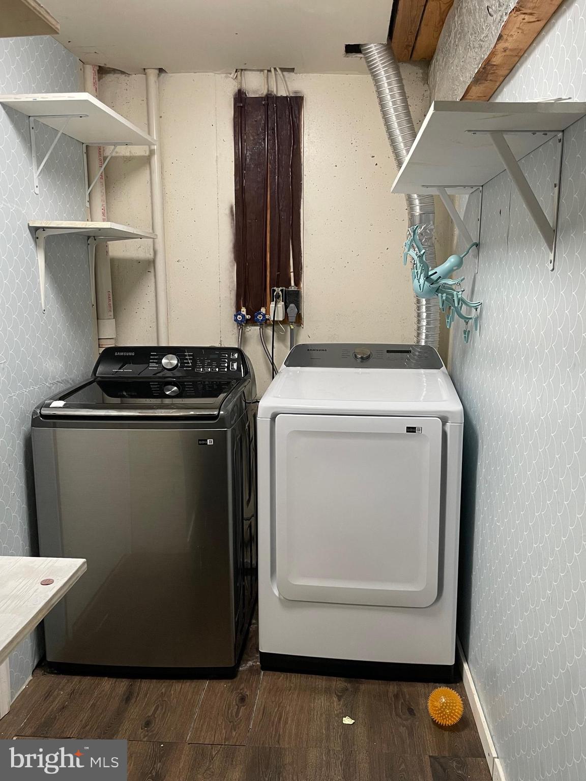 ESSEX PLACE - Residential