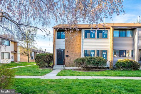 Photo of 203 Canterbury Court, HIGHTSTOWN, NJ 08520 (MLS # NJME2075532)