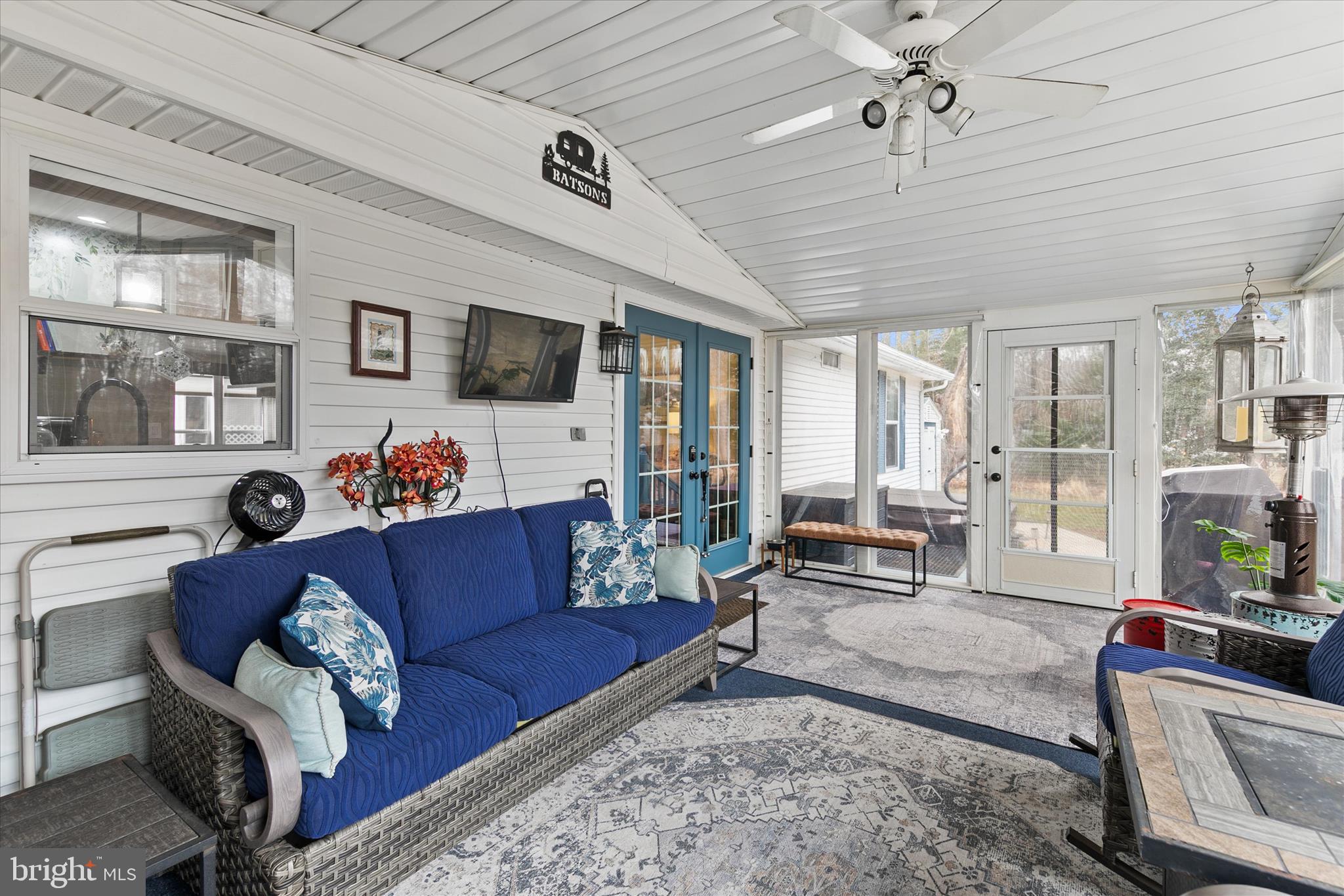 ANGOLA BEACH - Residential