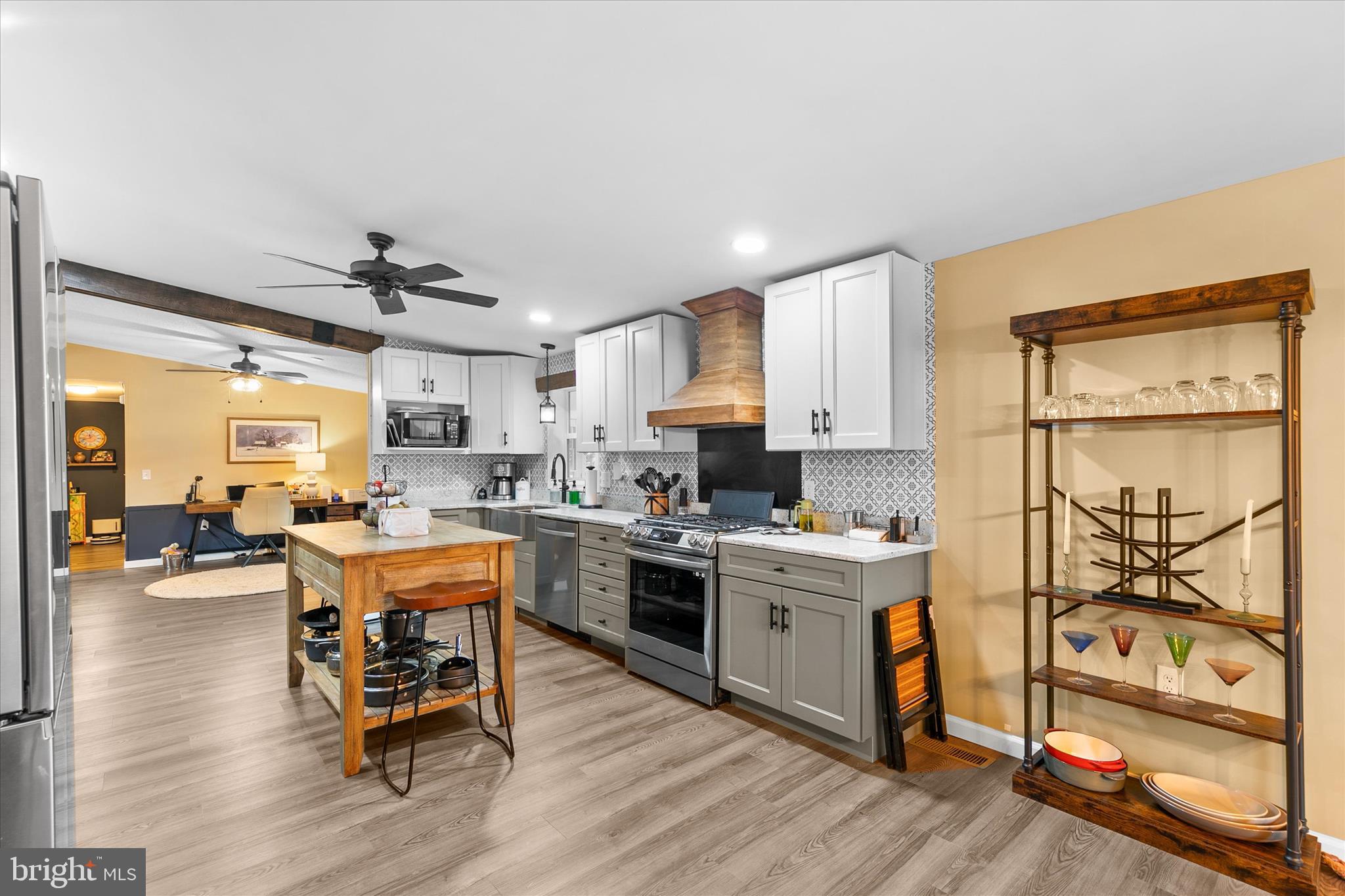 ANGOLA BEACH - Residential