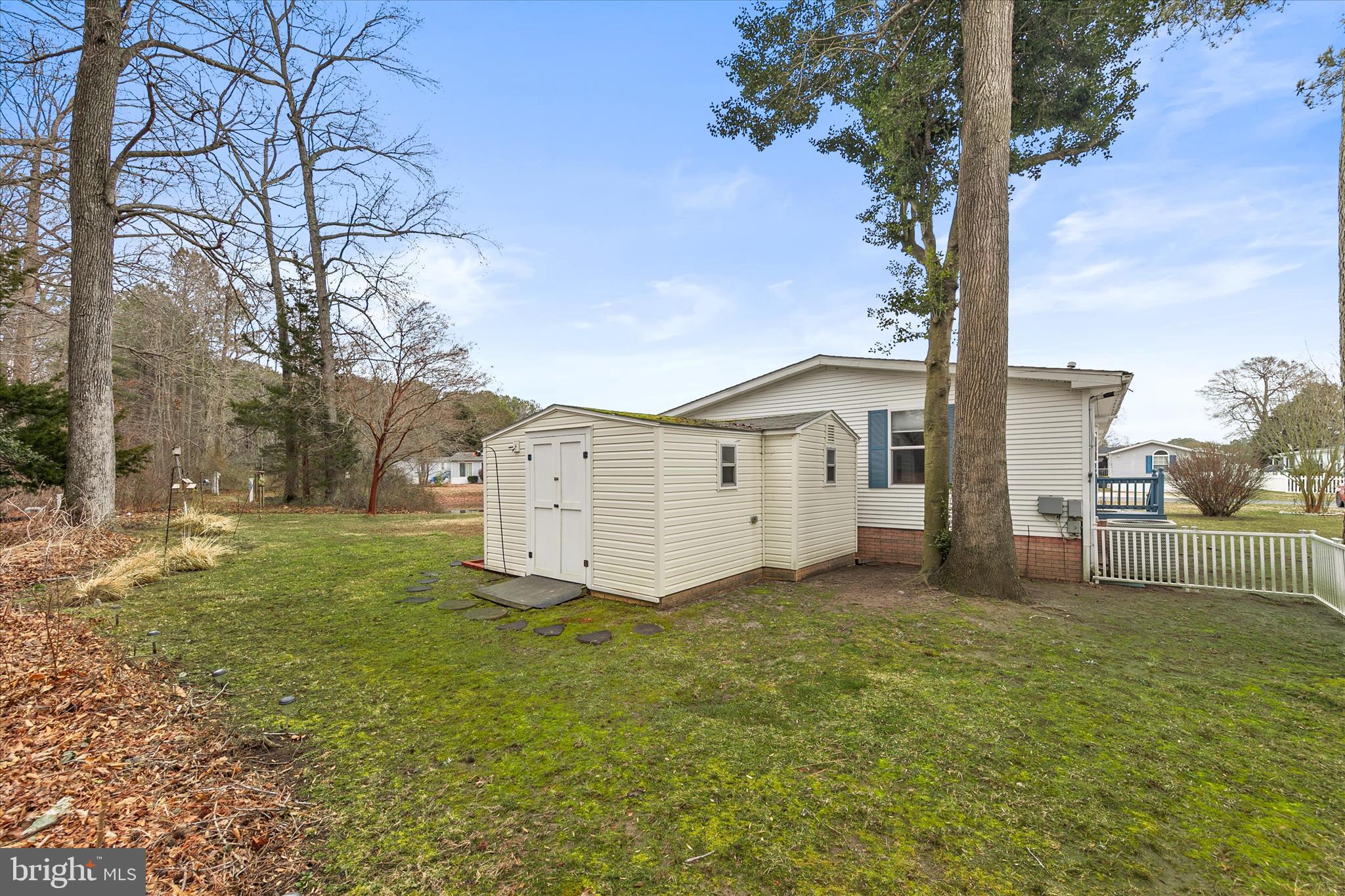 ANGOLA BEACH - Residential